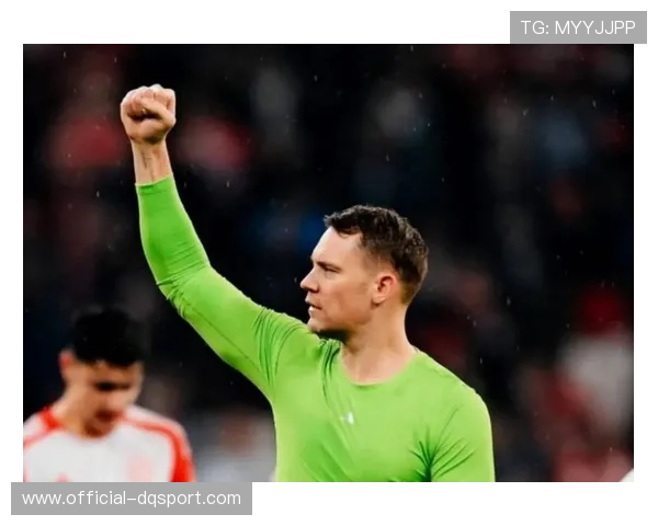 诺伊尔复出训练,扑救实战视频引球迷热议 诺伊尔复出训练,扑救实战视频引球迷热议